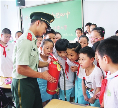 天津市中小学迎来新学期 别样开学礼让少年再