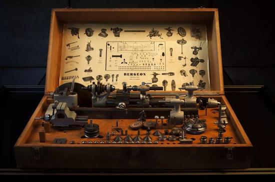 【网信文化】《会说话的机器》之瑞士小型钟表车床