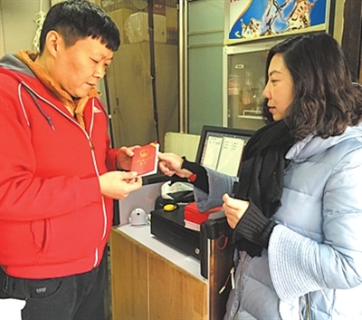 促邻里和谐化矛盾纠纷 社区司法调解员刘宁的