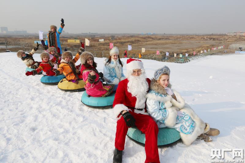 天津泰达航母冰雪节圣诞免费开滑 打造异国风