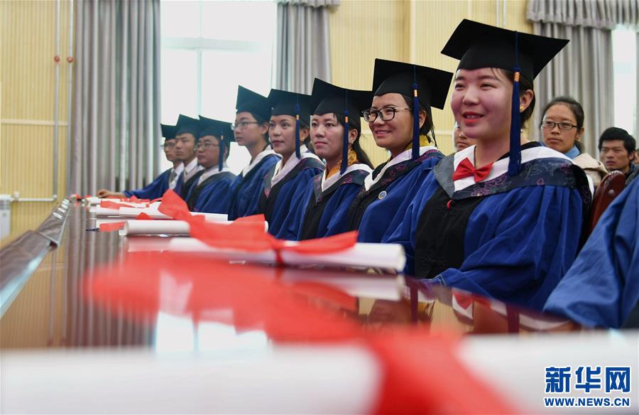 10名藏医学子首次被授予临床医学硕士学位