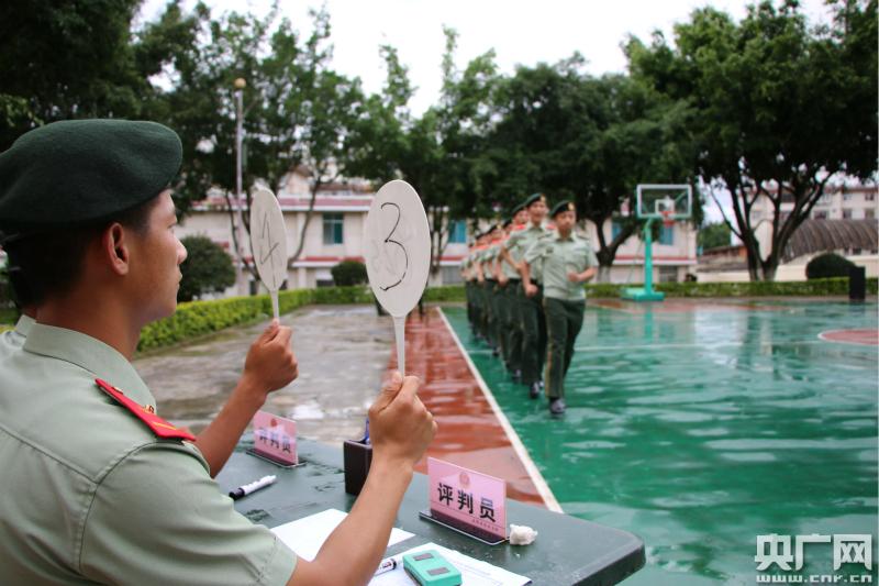 雨中队列会操 普洱武警锤炼过硬作风