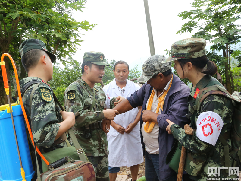 9级地震后,云南省公安边防总队普洱边防支队抗震救援队抽调7名医护