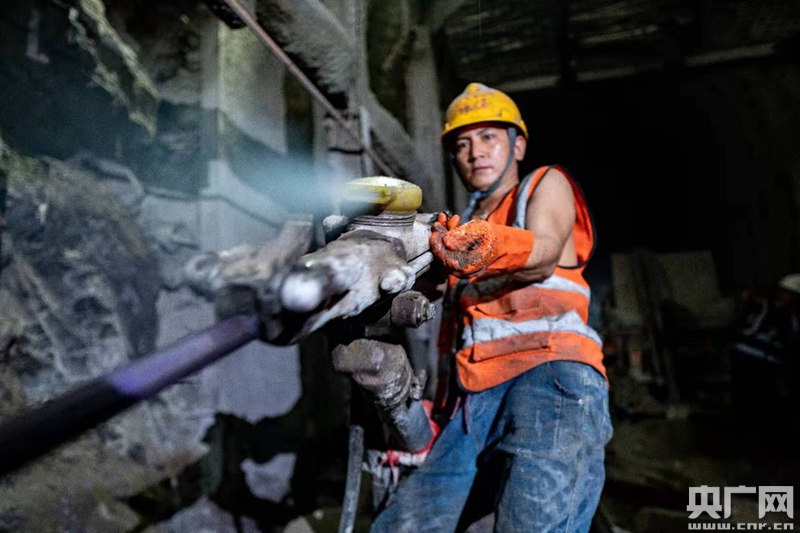 音讯实行时：改正亚洲铁路地道施工记载中国缅甸国际大通道大瑞铁路秀岭地道平导融会！竖井开挖施工方案(4)