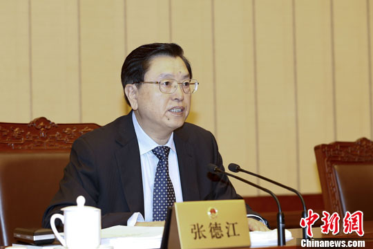 4��23�գ�ʮ����ȫ���˴�ί��ڶ��λ������������ÿ�Ļ��ȫ���˴�ί��ίԱ���ŵ½����ֻ��顣�����緢 ���� ��