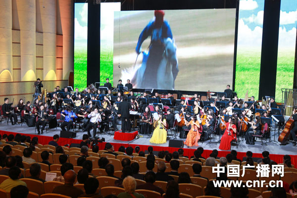 二胡与乐队:《赛马》