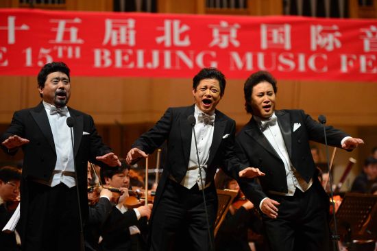 三位男高音声情并茂的表演