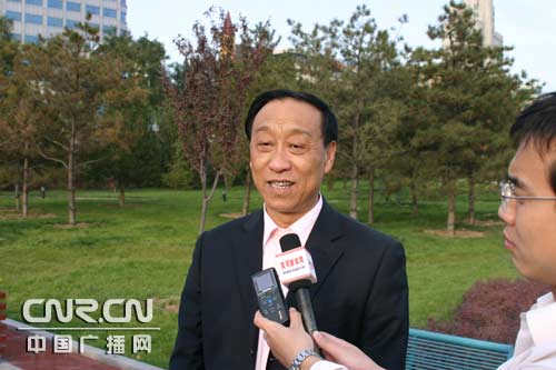 阳泉市委书记谢海接受记者采访