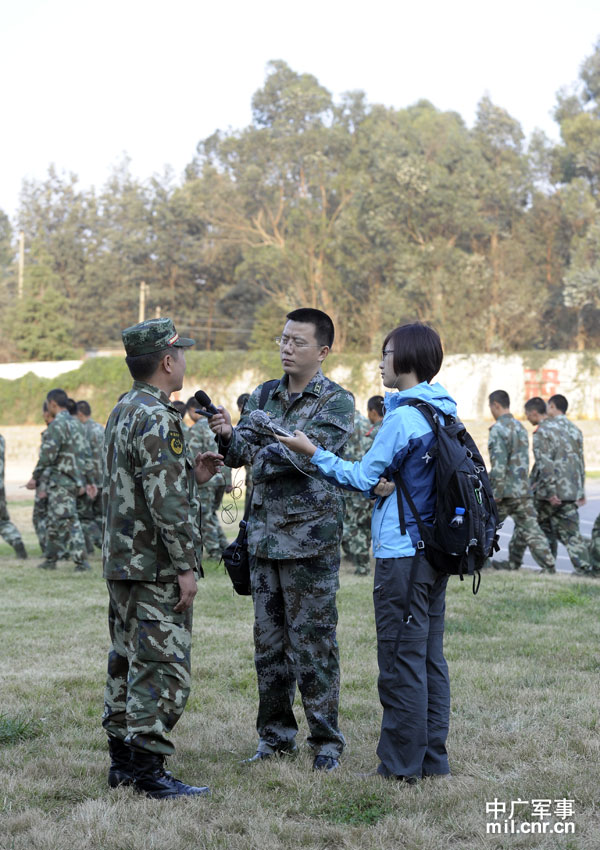 中央台记者陈欣,周尧采访武警云南省总队第三支队基层官兵