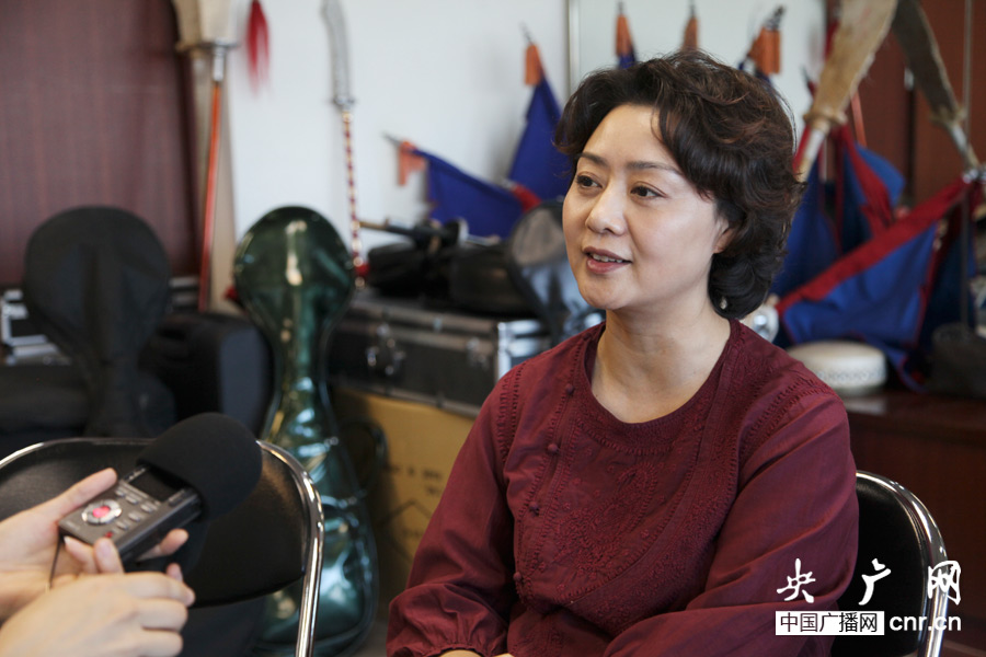 京剧表演艺术家李胜素正接受中央人民广播电台记者专访(央广网记者 赵