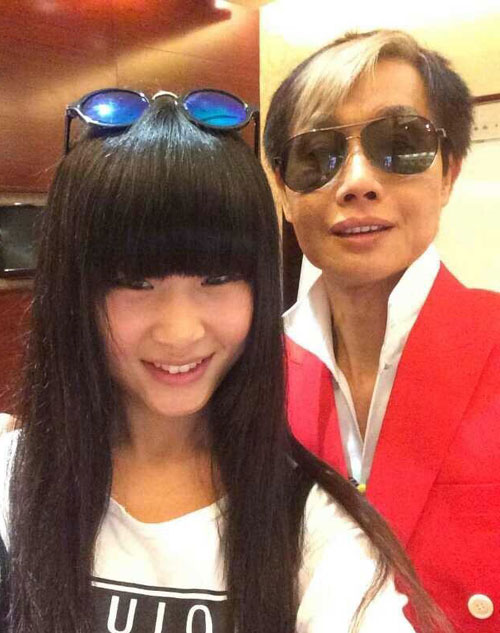 但不久就上演离婚闹剧,"前妻"恢复"干女儿"身份,19岁的东北女生刘阳