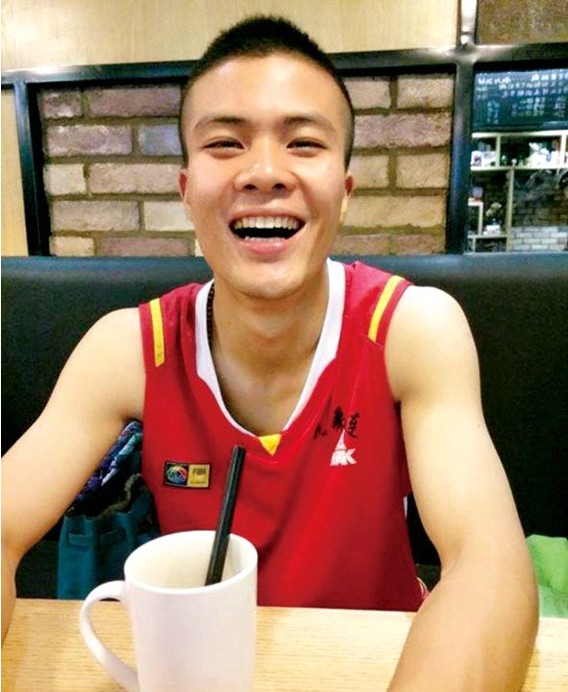 谢樵生前工作和生活照.供图