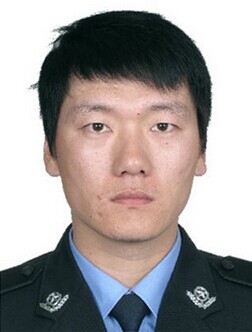 天津4民警高速救人后被撞身亡 事故现场遇难民警照