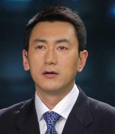 薪资排名第二央视男主持:鲁健,月薪26万,副高级别,工资 1万化妆费