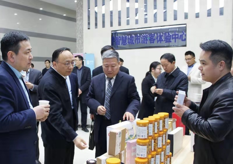 亳州市委书记汪一光调研安徽花吟姿生物科技有限公司