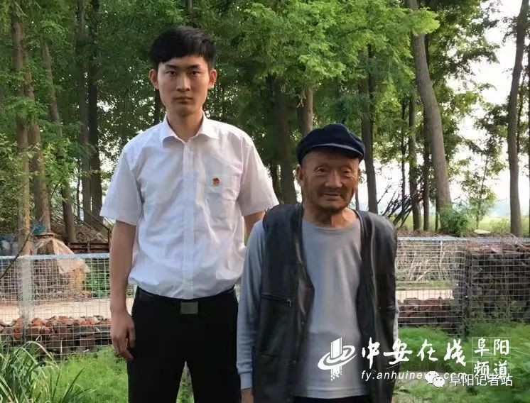 今年过年不拜年阜阳一副村长吟诗作赋还用土话在村广播里喊