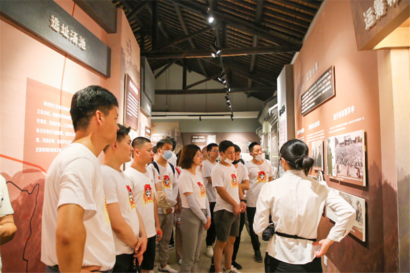 合肥新站共青团开展庆祝建党100周年主题团日活动