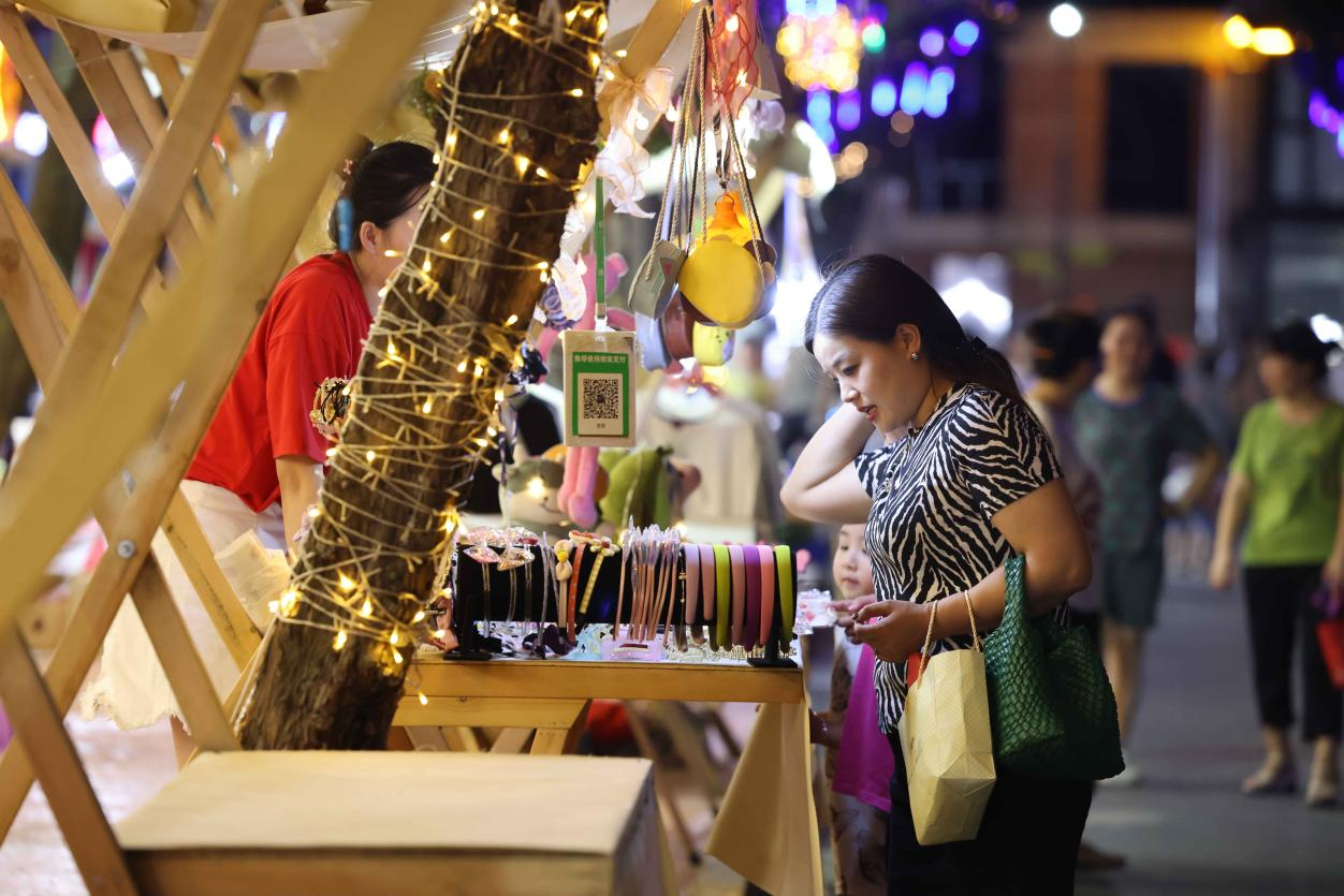 合肥瑶海区:老厂房打造起"夜经济"