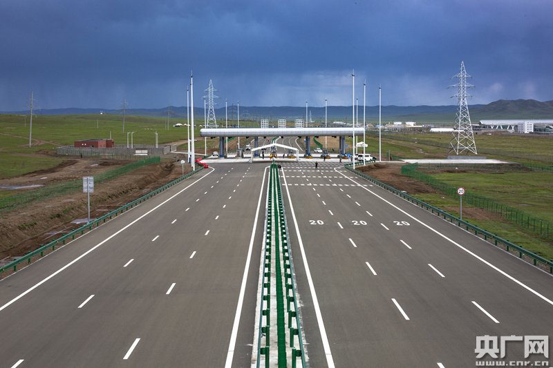 中铁四局承建蒙古国首条高速公路顺利移交