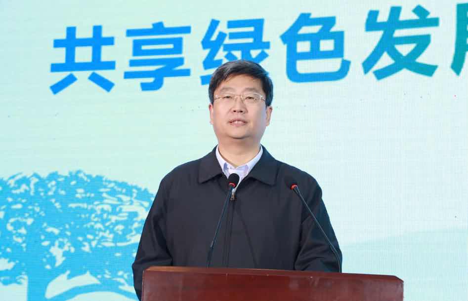 黄山市委副书记,市长孙勇发表主旨演讲