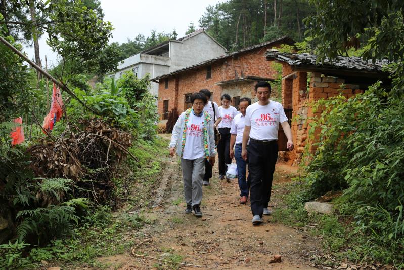 和村民唠家常,能听懂宿松话,成了老百姓眼中能解决实际问题的李书记