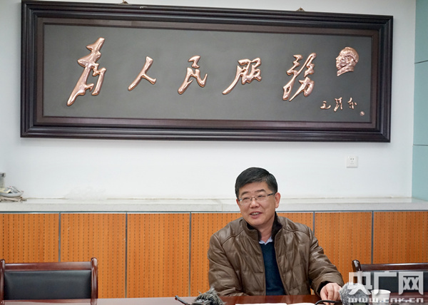 安医大一附院党委书记金宗祥接受记者采访(央广网记者赵家慧摄)