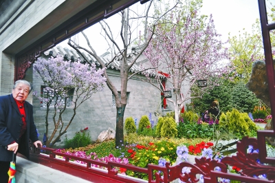 墙上大大小小的石雕和木雕花窗既是传统工艺的展示