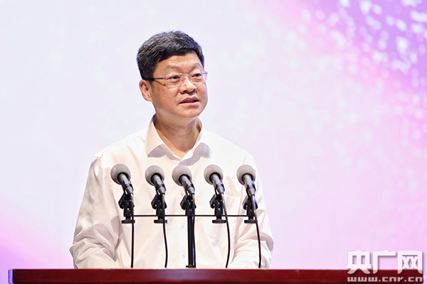 福建省政府党组成员,泉州市委书记康涛发言(央广网发 赖进财摄)