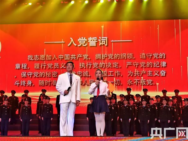 百年辉煌!庆祝中国共产党成立100周年文艺晚会在福州市工人文化宫举办