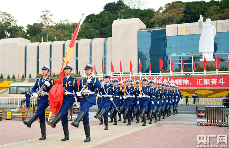 福州举行元旦升旗仪式 "国旗下的消防卫士"迎来30岁生日