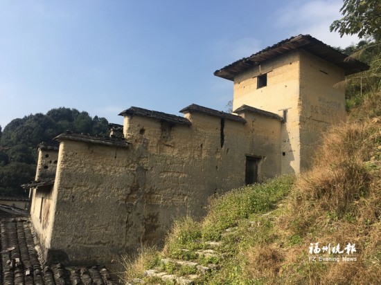 图片新闻       【阡陌交通鸡犬相闻】    村中多为留守老人    有