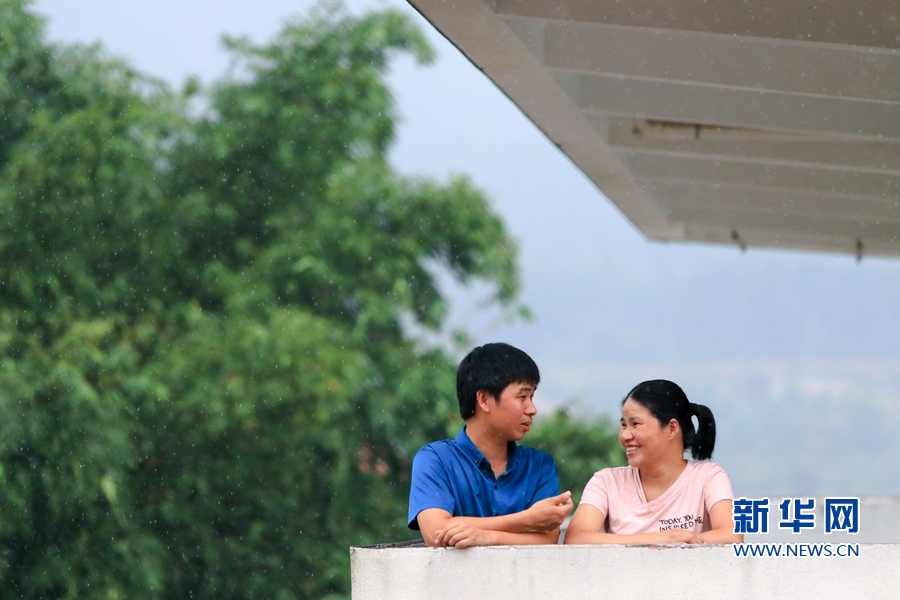 右手粉笔左手是你 这对教师夫妻坚守山村20年