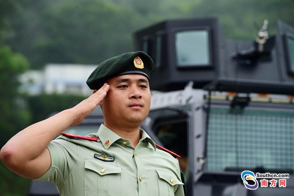 深圳边防换造型 首次列装贝雷帽