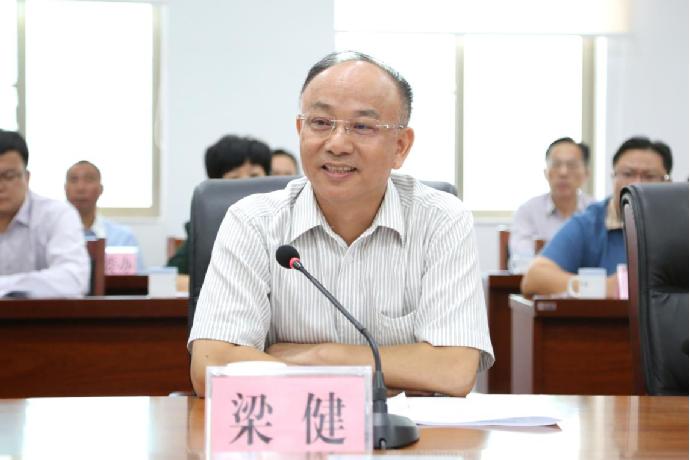 广东快讯 作为广东省扶贫办主任,梁健对碧桂