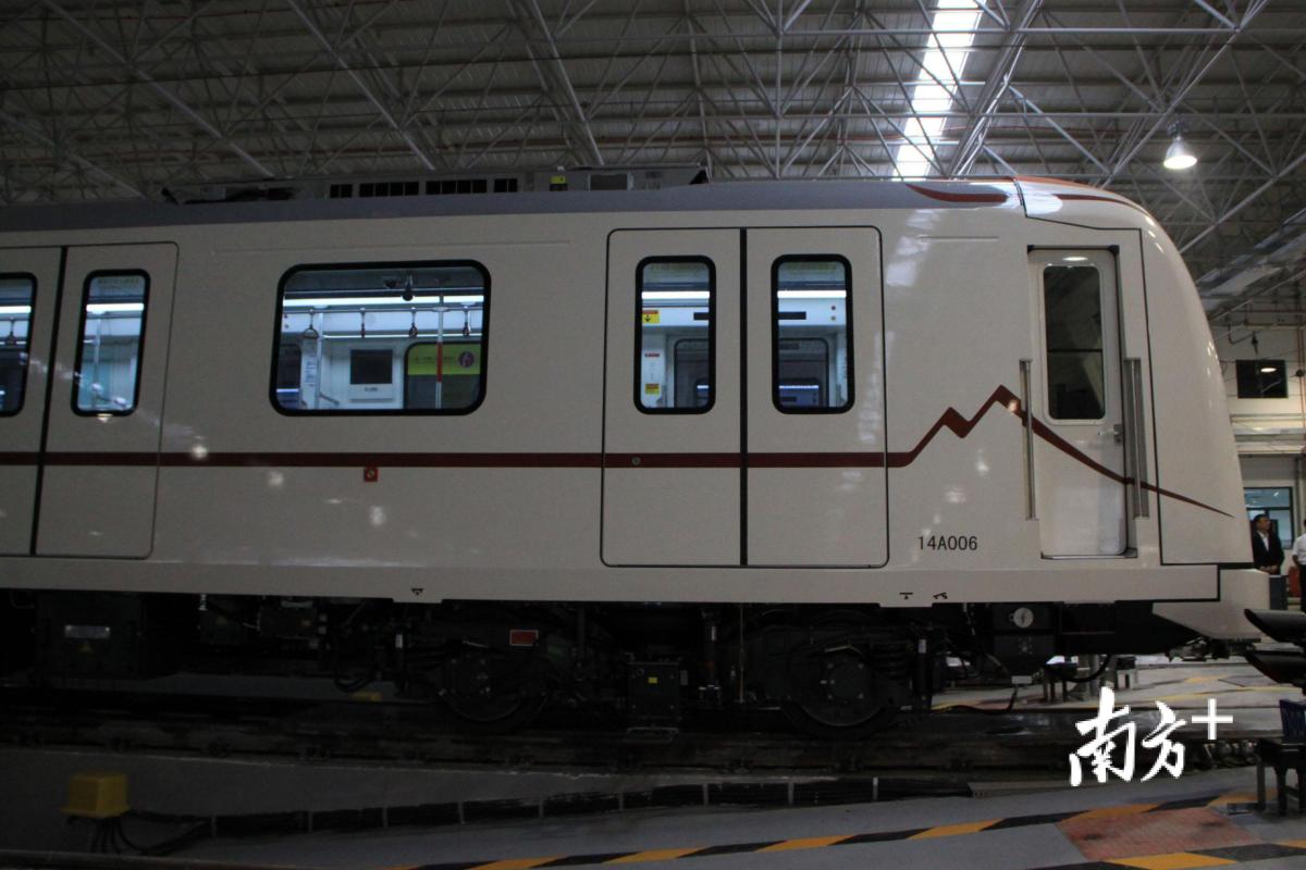 从化1小时到市中心!广州地铁十四号线列车今日首现真容