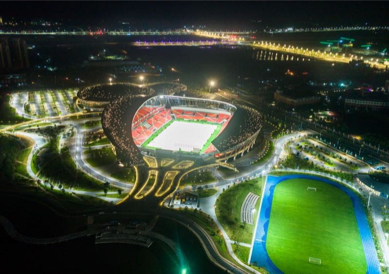 肇庆新区体育中心夜景.梁志锋 摄