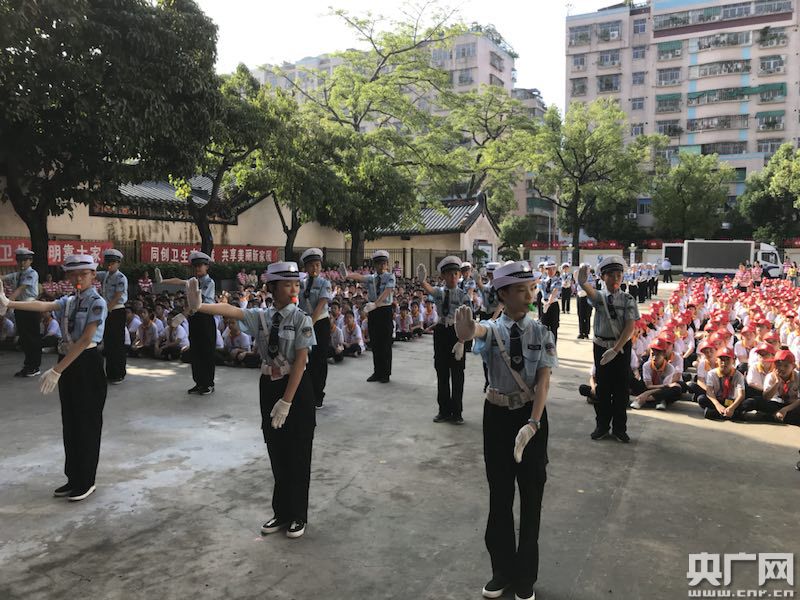 汕头交警支队深入学校开展交通安全宣传活动上好"交通安全开学第一课"