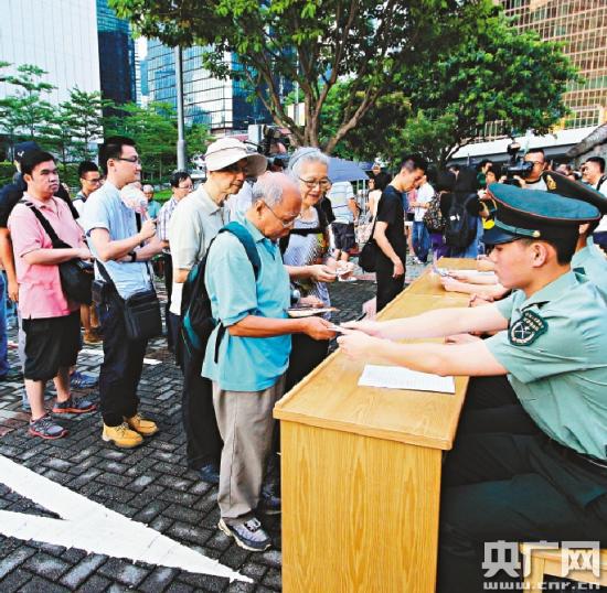 解放军驻港部队新闻发言人向香港传媒界发表新年贺词