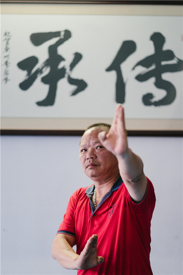 时隔30载 李家拳第7代传人重开武馆 整理武术"秘籍"