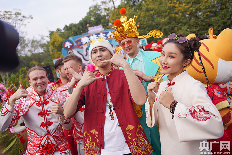 着汉服赏花灯逛集市 快来打卡这场国潮迎新活动