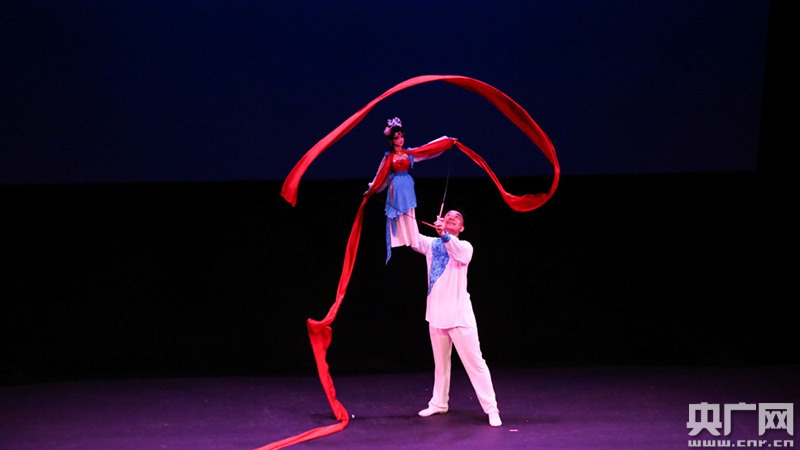 《岭南木偶精品荟萃》长绸舞《人偶情》.