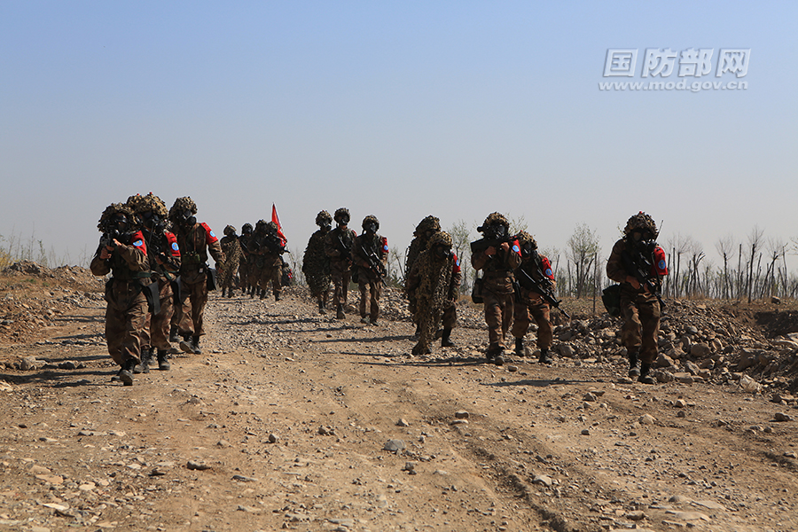 编辑:魏明 关键词:对抗演习,蓝军,红军,总参,画面  说两句 相关阅读