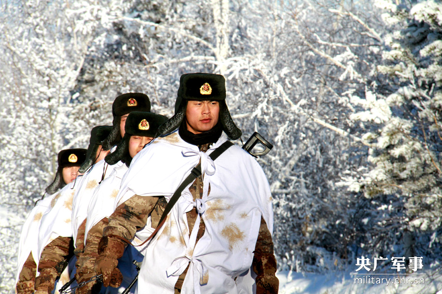 零下40℃!解放军边防某团一连官兵去巡逻