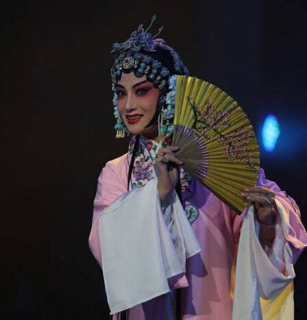 "川剧名角"王玉梅川剧演唱《成都》获赞