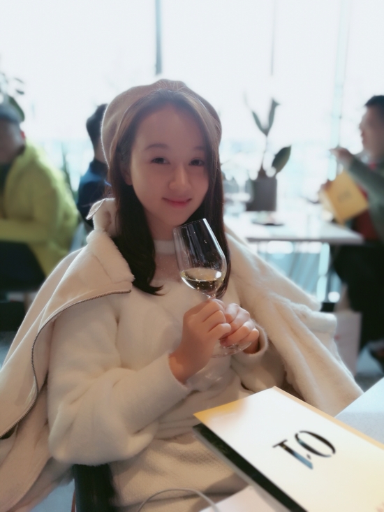 食遇节目主持人:姚瑶