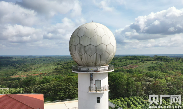 雷达还具有一定的辐射,不能建在市区,对于这种"隐形杀手",航天人也