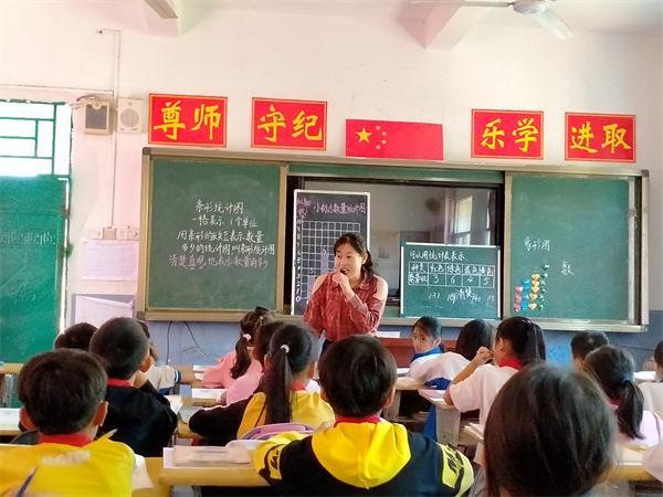 李海雁老师上课 央广网发 李海雁老师 供图