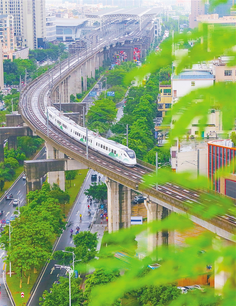 海口市郊列车出发