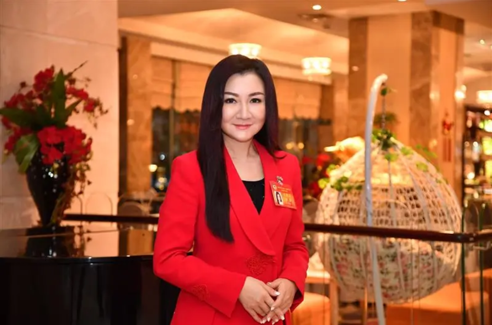 省政协委员,香港岛妇女联合有限公司主席金玲——   抗疫奇迹归冠于