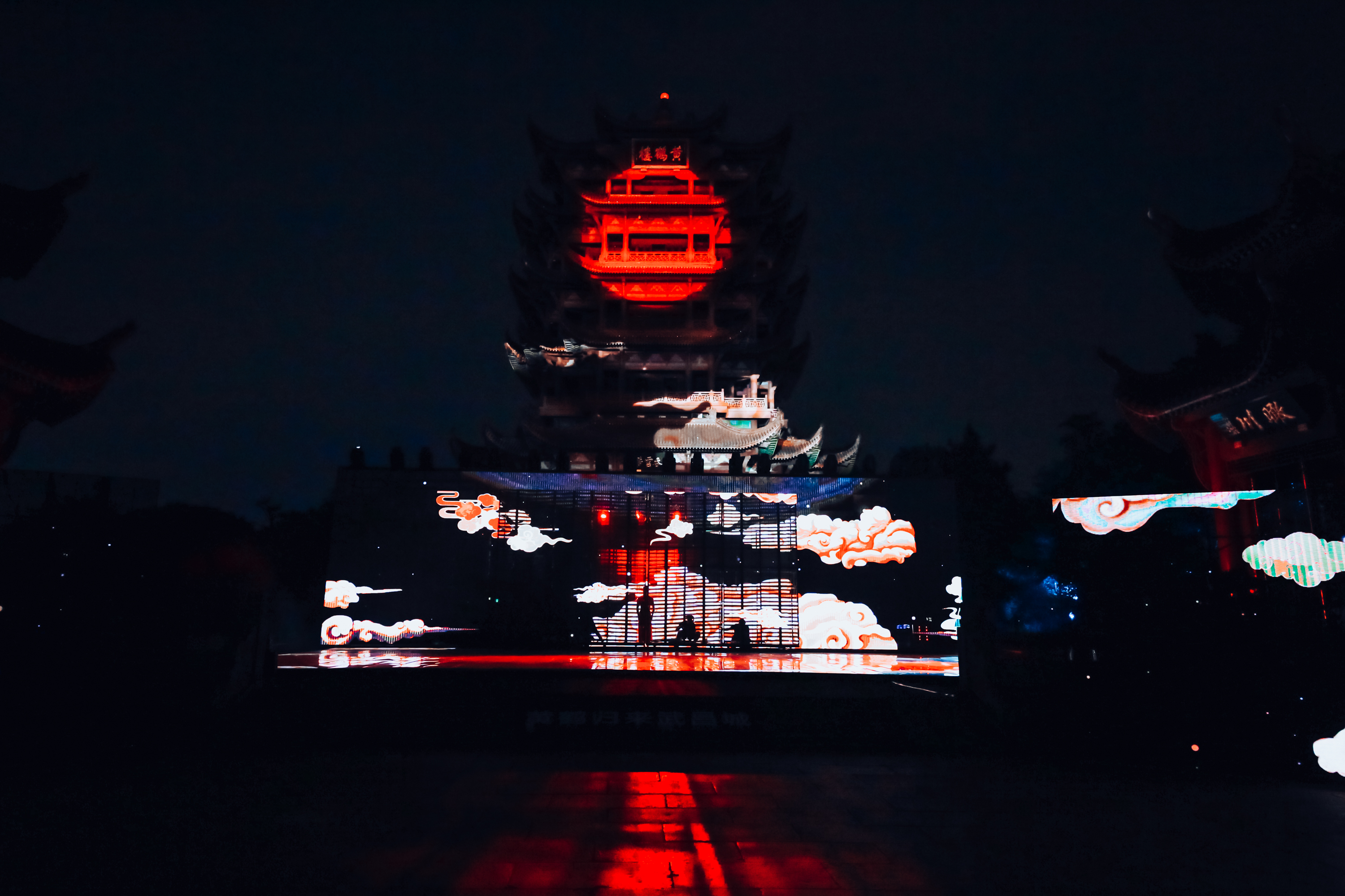 图为:灯光秀开始